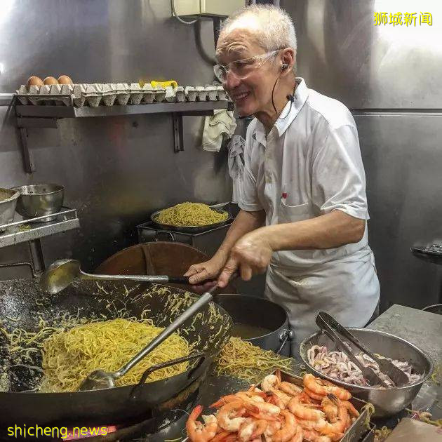 新加坡政界名人年薪38萬新幣,自爆媽媽仍在麥當勞打工