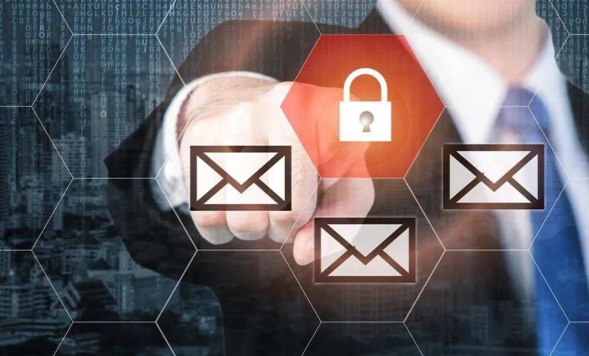 新加坡一大批詐騙犯落網!你最近也接過這樣的電話麽