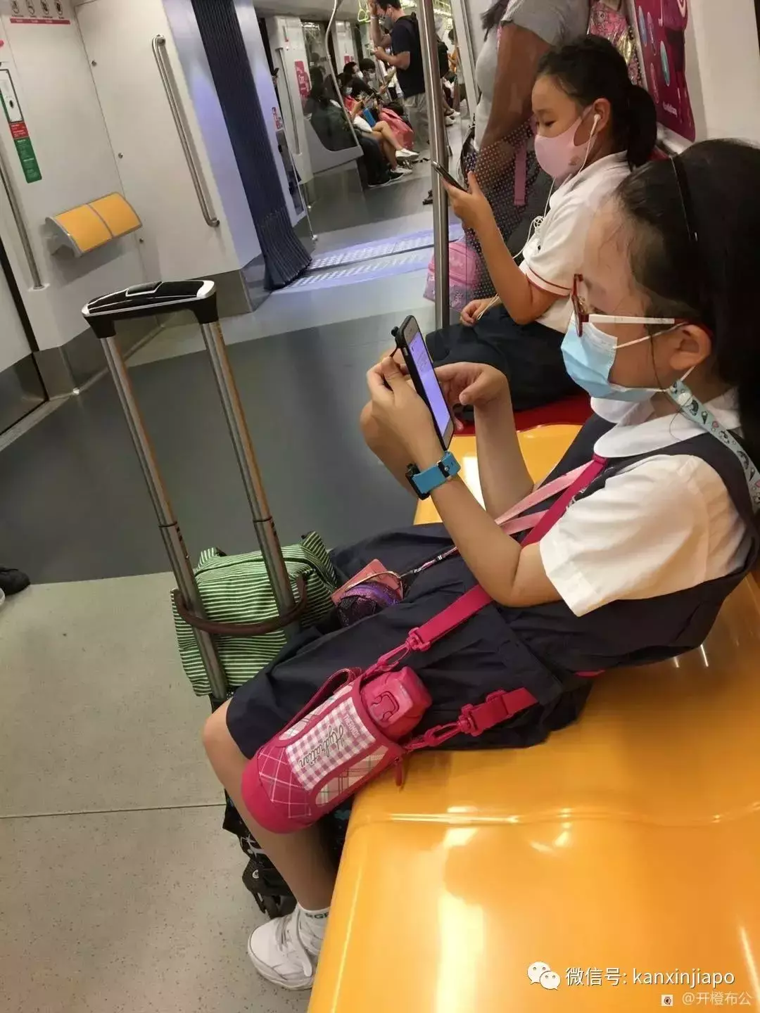 “在地铁上见到的新加坡小学生现状,刷新了我的认知”