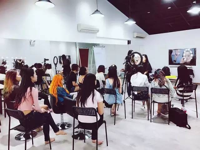 2021年趁著疫情充实自己,跟新加坡明星御用化妆师们学专业化妆