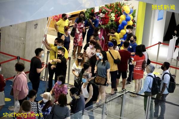 狮城宜家第三分店开张 门未开 排队人龙近百米