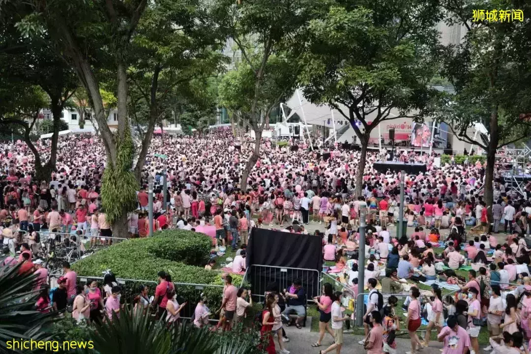 【多图】时隔2年，数千人让新加坡的这里变成粉红海洋
