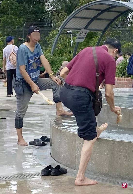 陋习百出！洗脚水竟倒三巴旺温泉煮蛋木桶