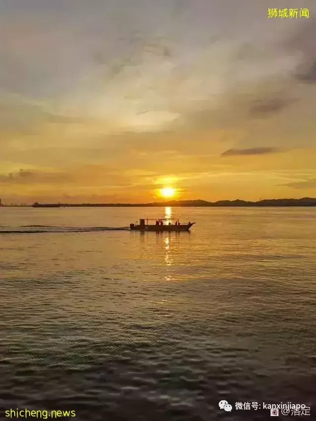 在新加坡看落霞云归，远眺柔佛海峡灯塔复明
