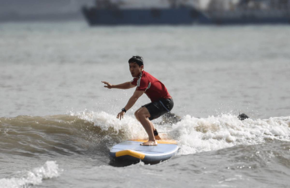 季风激增，新加坡Changi也出现冲浪人潮