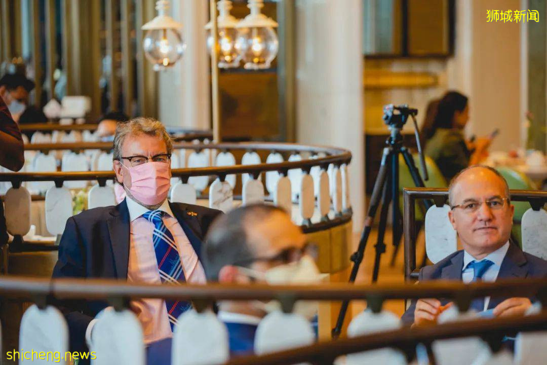 新加坡病例飙升下,1万6500确诊者在家养病!必备“生存包”来了