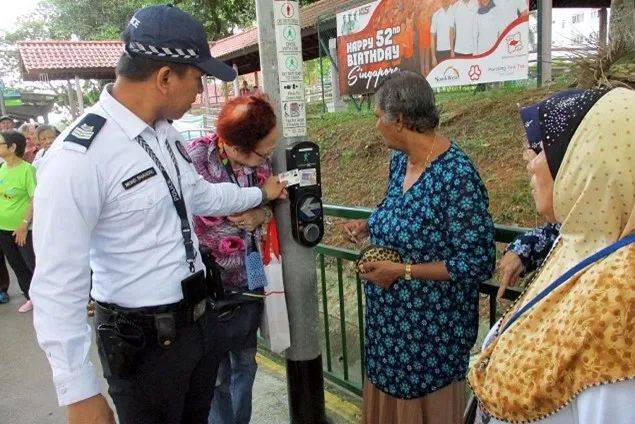 新加坡那些违法的老年人：我横穿马路，因为我足够快