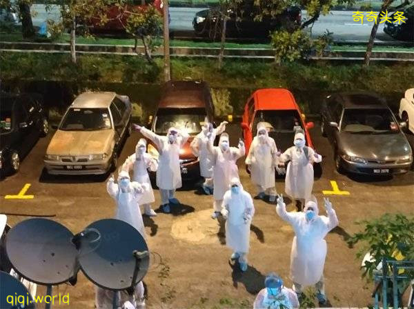 ◤行動管制◢ 組屋一人確診 州議員連續兩天帶隊消毒 !