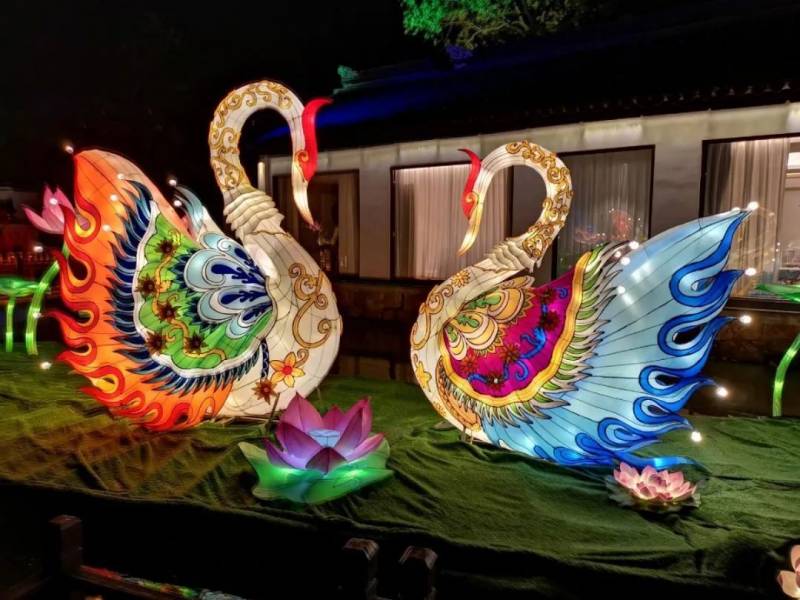 新加坡濱海灣花燈展PK中國周莊中秋燈會，你更pick誰