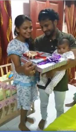 【柔佛人頭條】馬勞偷偷回家 爲至親造驚喜 久違抱抱