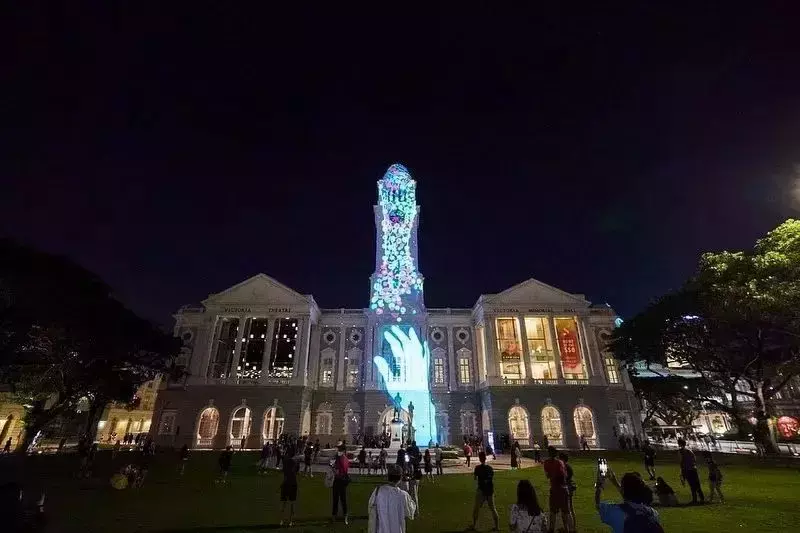 好夢幻！新加坡每年僅一次的璀璨燈光秀亮燈