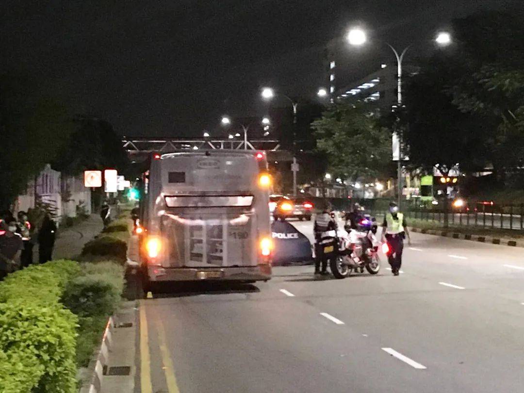 突發!他在新加坡騎車被卷入公交車底慘死!全島網民呼籲立法