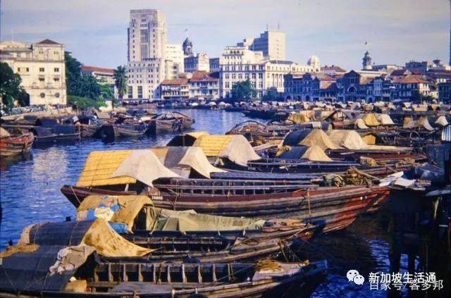 50年前的新加坡：街道狭窄，还有人吸食鸦片，图9为漂亮的女交警