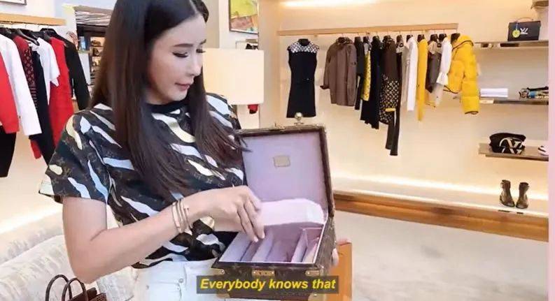 新加坡愛馬仕女王曬百萬珠寶盒，紅到中國！接下國産美妝