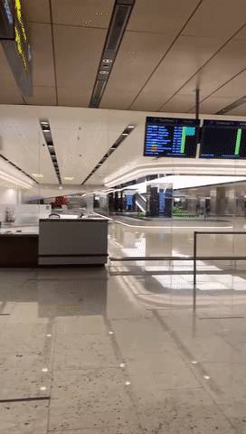 实拍!樟宜机场变样了~ 新航半年净亏损34亿新币