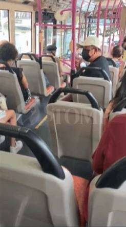 一對情侶在新加坡巴士上親熱,竟遭安哥破口大罵