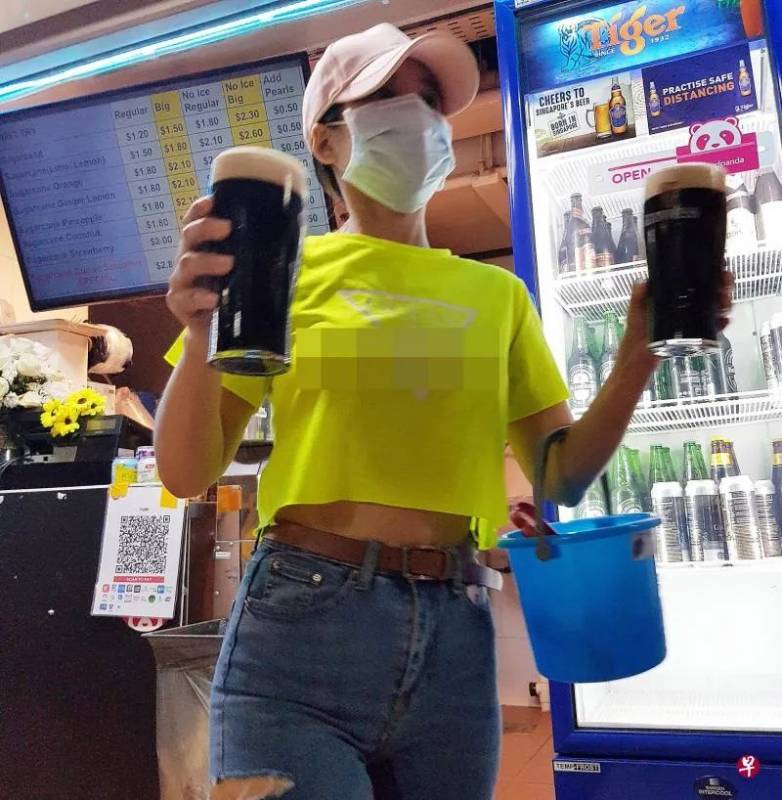 “真空”上阵卖啤酒 女郎引大批男客惹非议