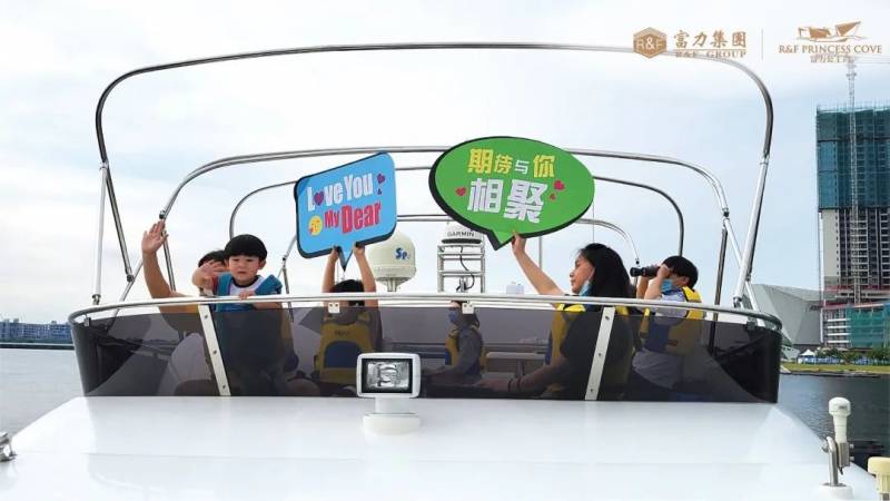 房地产商开出游艇载20户家庭到海峡边界,同滞留新国家人“相会”