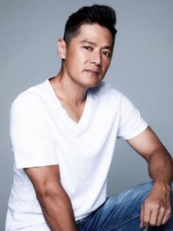 李南星家族20多人住一起 小时候练就一手烤鱼本领