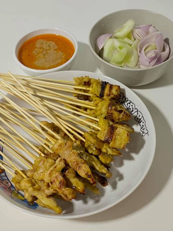 芽笼老字号“夜市豪华沙爹”🍢 新加坡不涨价的平价美食，沙爹一串S$0.30🤩 