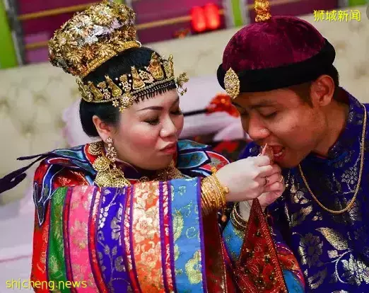 实拍!新加坡马来族女孩给华人男友妈妈拜年,竟说了这些话