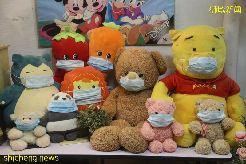 老夫婦用玩偶盆栽燈飾打造 · 組屋門口變“景點”獲獎