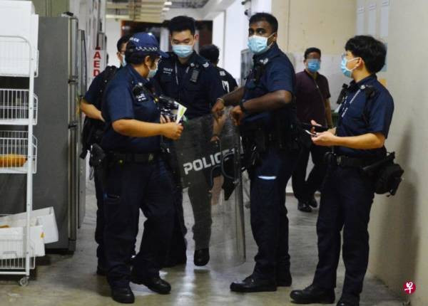 27岁夫赶妻子出家门  涉恐吓被捕