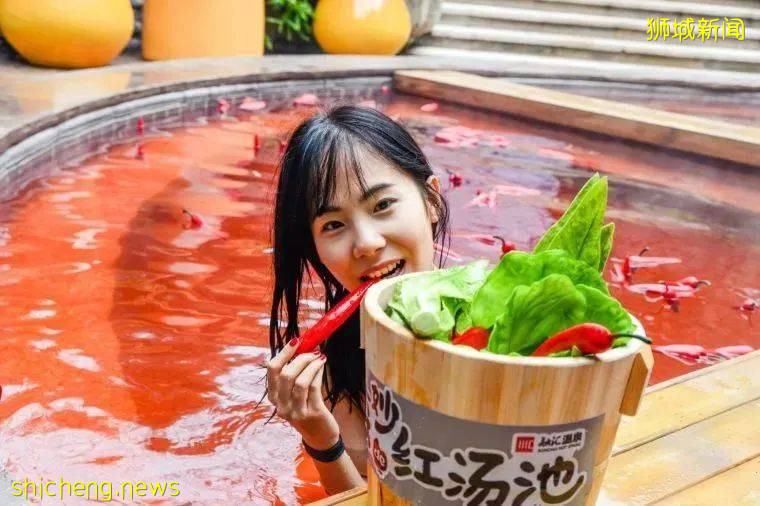 脑洞好大！把重庆火锅做成温泉？新加坡网友：“好奇葩……”
