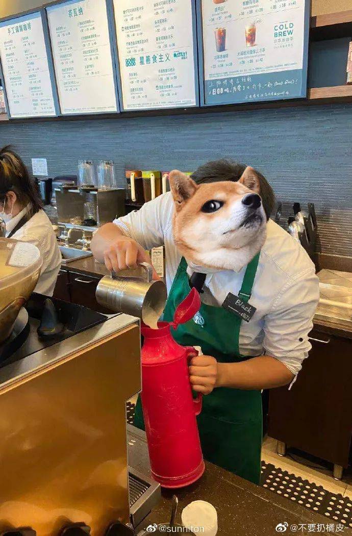 星巴克自帶杯咖啡免費，隊伍排瘋了！新加坡網友：咋不帶痰盂呢