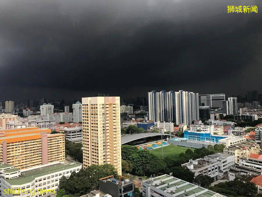 实拍新加坡奇异天象!黑云压境,闪电从天劈下