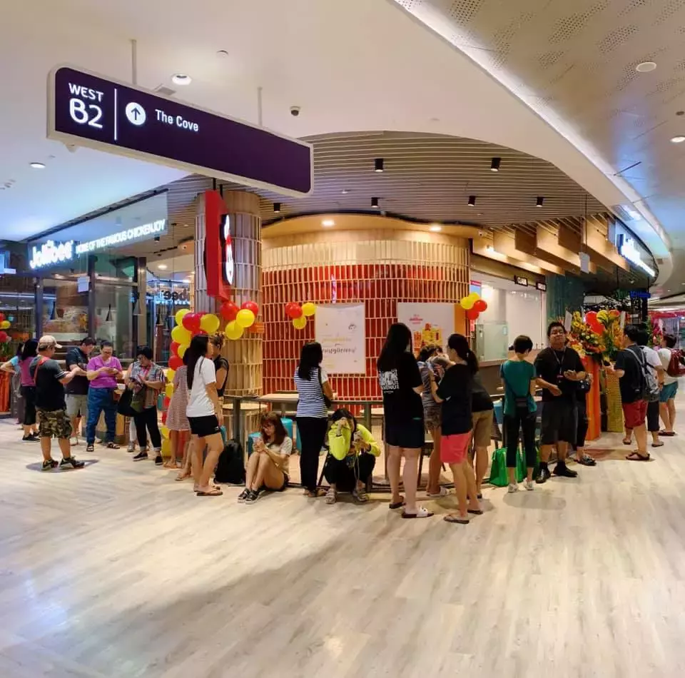 Jollibee在Bugis黄金地段开设新店,美味的炸鸡离你更近啦