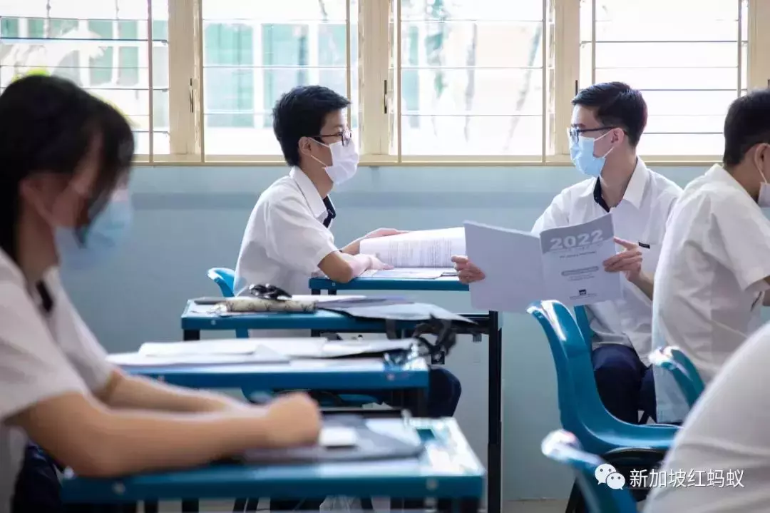 兒時最崇拜金庸小說的“掃地僧”　教育部長“有問必答”的視頻有彩蛋