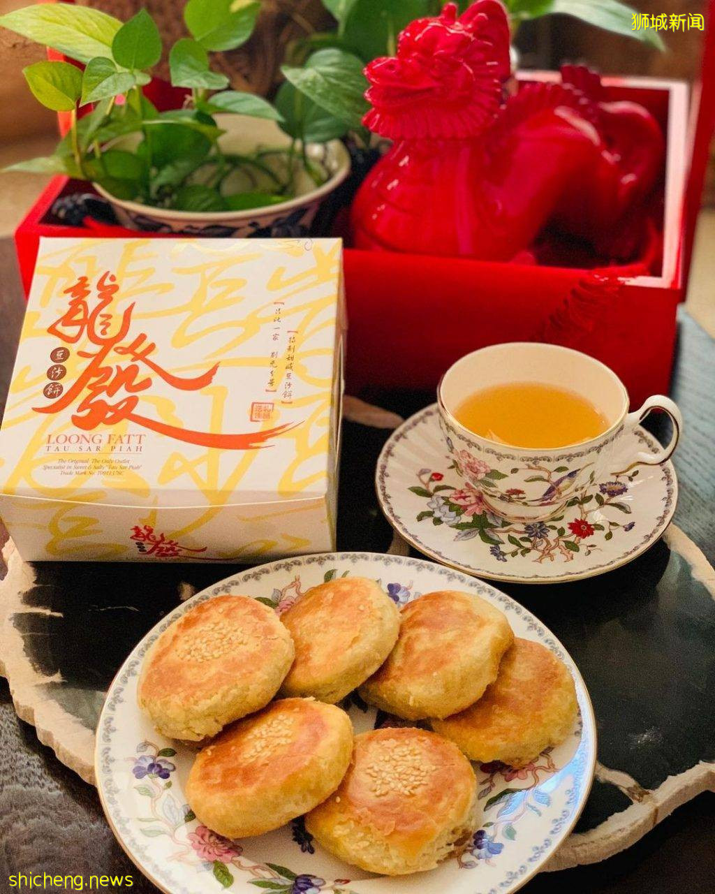 “龙发豆沙饼”古早味必吃!外皮酥到掉渣、内馅香滑细腻✨2种口味,每粒$0.90👍