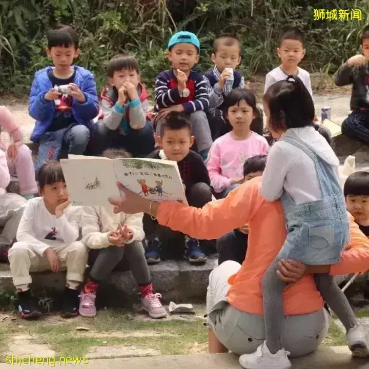 女记者为何要在疫情最严重时,独自带俩娃来新加坡上国际学校