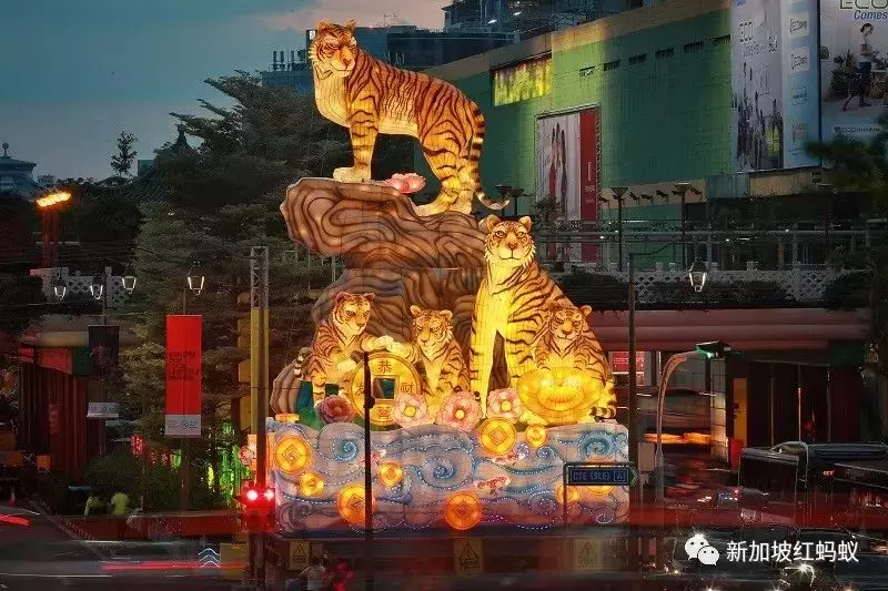 做得好就应该不吝赞许! 虎年灯饰让牛车水挽回了面子