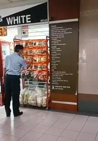 偷超市零食 老汉逃跑 3女力擒