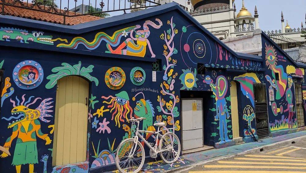 来马来文化馆户外草坪,和“可爱站岗喵星人”一起合个影!本周末还有特别活动