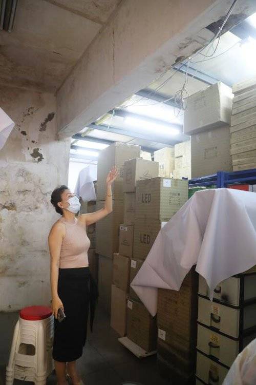 豪雨致店屋漏水 9萬貨物淋濕 生意受影響