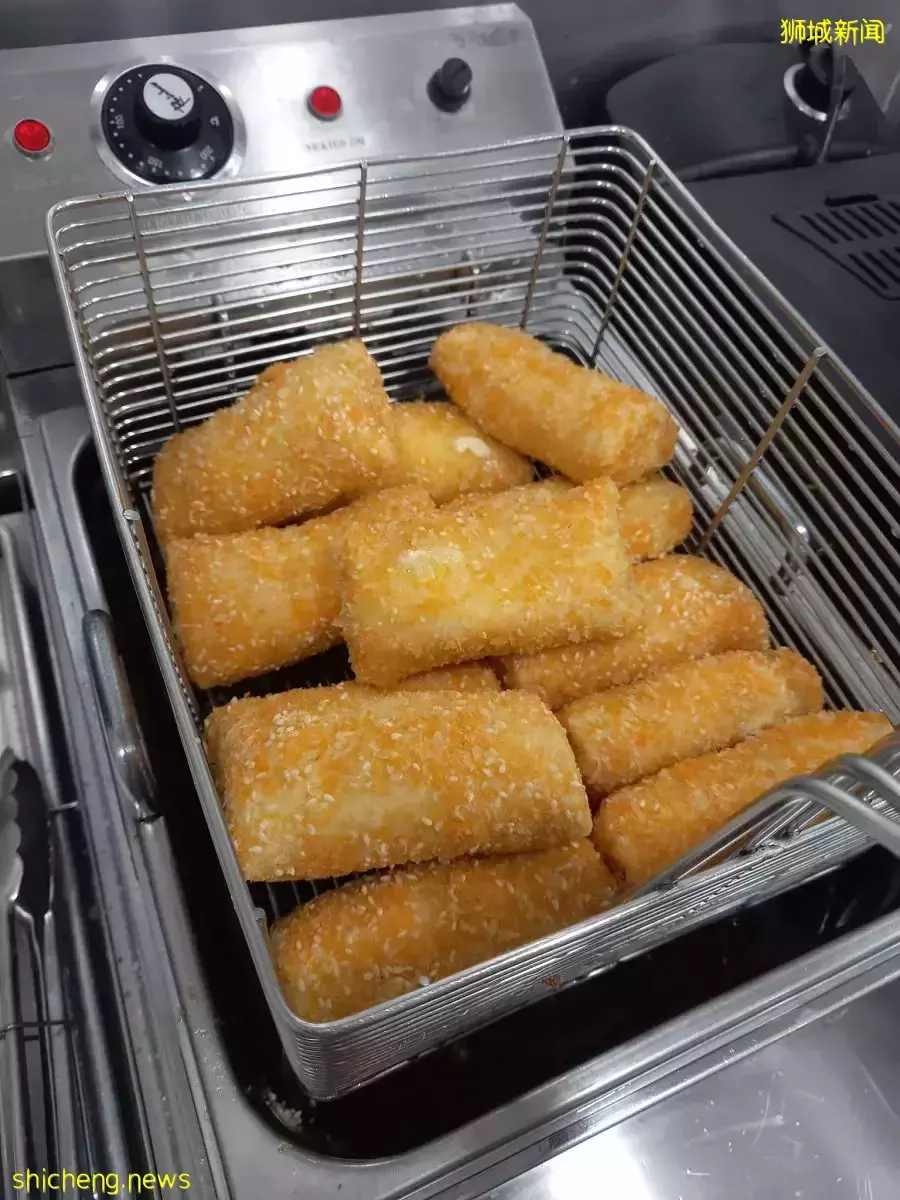 超诱人瀑布拉丝流心Rissroll!无法拒绝的蘑菇芝士馅儿,一口就爆浆