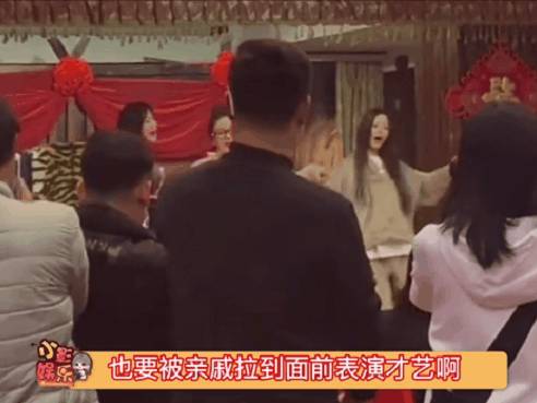 明星过年翻车:林俊杰在家K歌没人理,李佳琦、杨超越饭桌上被迫营业