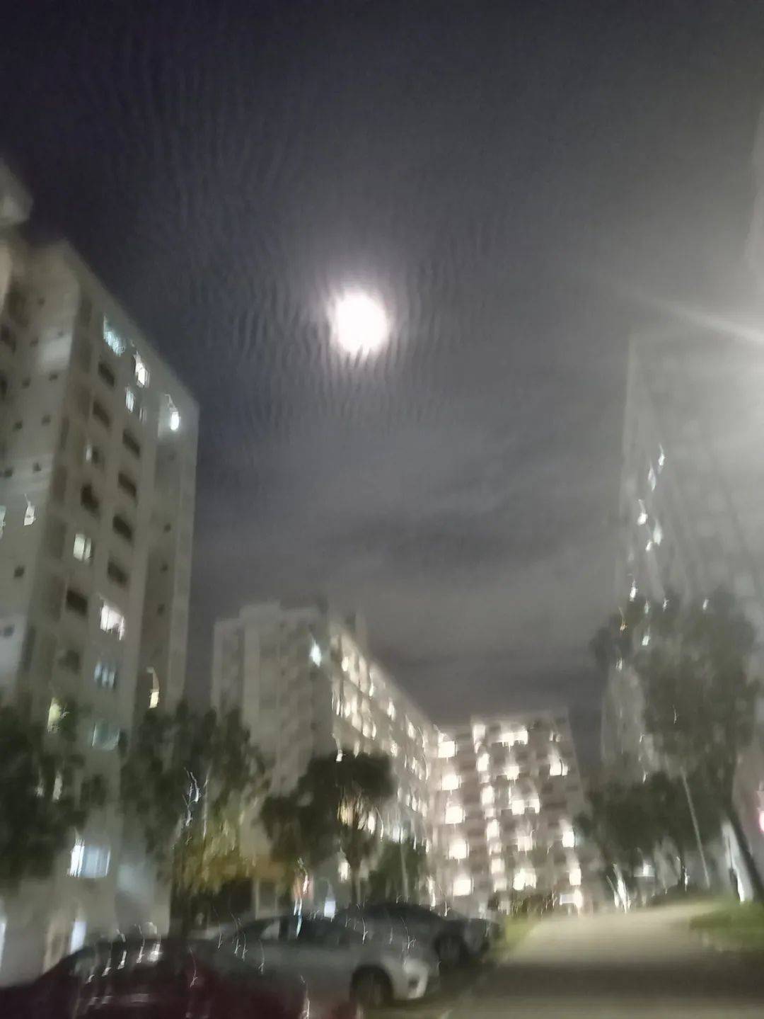 太美！新加坡驚現奇異彩虹月！全島人搶拍