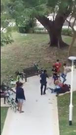 9名青年组屋楼下打群架，现场混乱！警察都拦不住