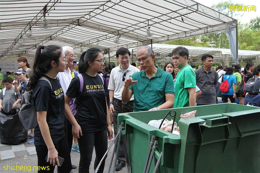 新加坡垃圾堆積成山!清潔工起薪到三千