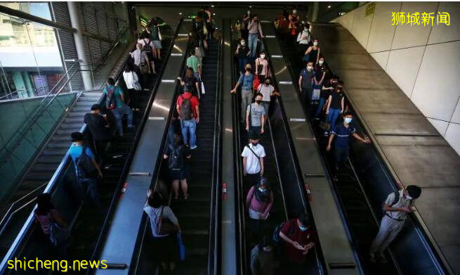 新加坡“解封”第一天，地鐵寶寶“嫌棄”目光走紅!