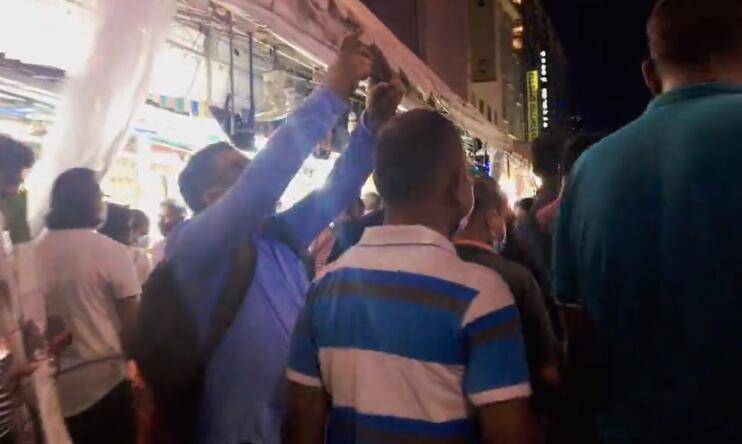 新加坡屠妖節人流聚集、人頭湧動，安全距離？野