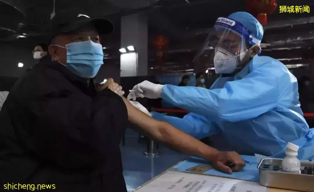 今天起,新加坡可免预约打第4针疫苗!张文宏:中国或也考虑