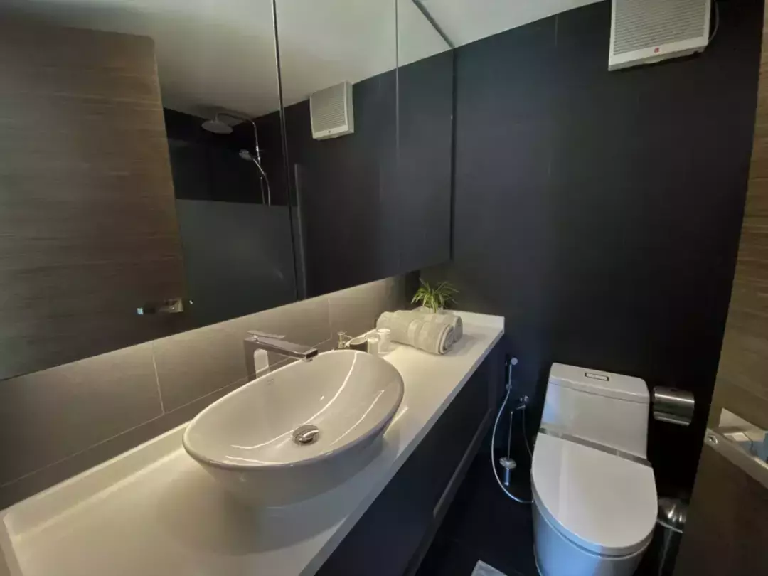 花了200多新幣，我在新加坡的“地獄”門口住了一晚