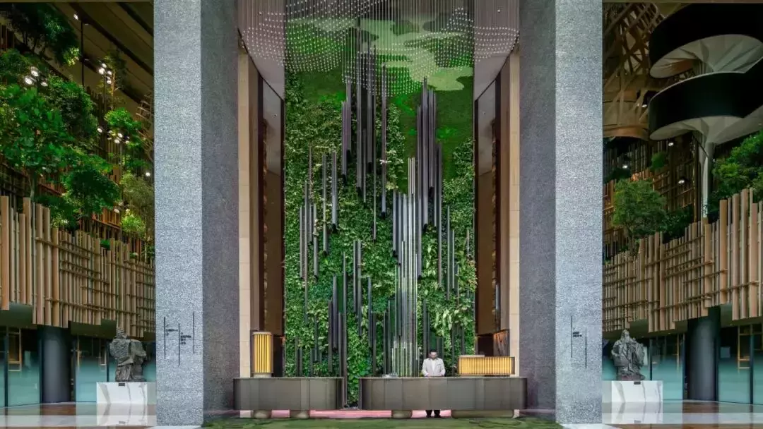 拥有2400多种植物,还有小鸟生活,新加坡这家酒店太美