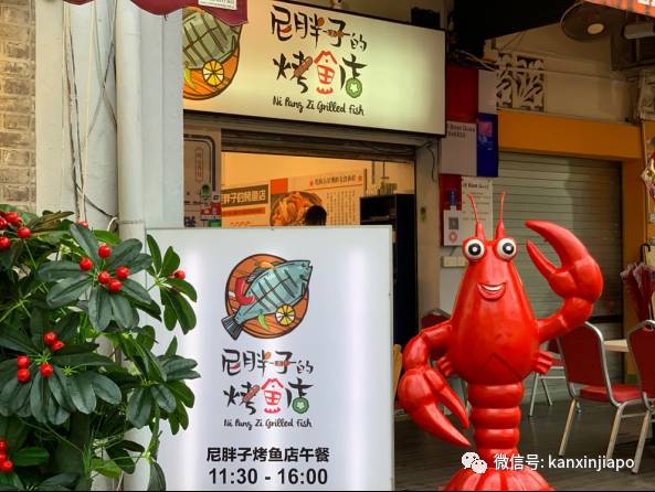 新加坡河边无敌美景,现在居然吃烤鱼海鲜送茅台了