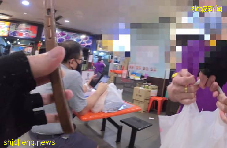 因爲疫情，他從新加坡知名銀行辭職，送起了外賣，日入200新幣